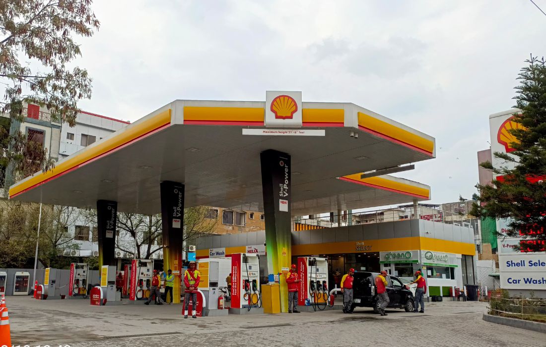 Shell retail station staff undergoing accredited HSE training